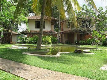 Kosgoda Beach Resort Exterior photo